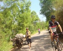 Discovering Hue by bicycle