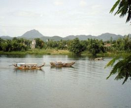 Take a cruise along Huong river