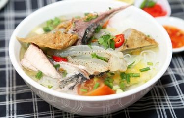 Bun Cha Ca Sua (Rice vermicelli with grilled fish and jellyfish)