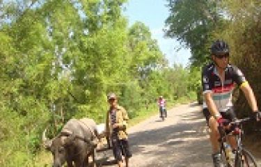 Discovering Hue by bicycle