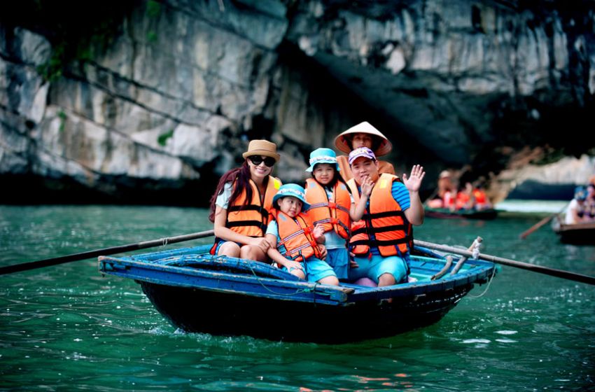 Hanoi - Halong - Trang An - Phong Nha - Hue - Hoi An - My Tho - Ho Chi Minh